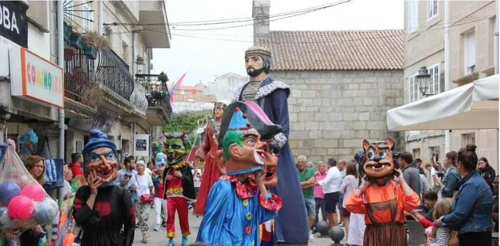 Desfile de Cabezudos y Gigantes.