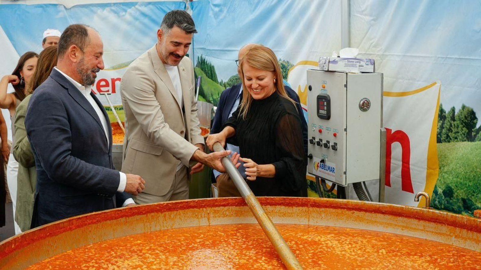 Salceda reparte unas 20.000 raciones de callos en una jornada de lo más sabrosa