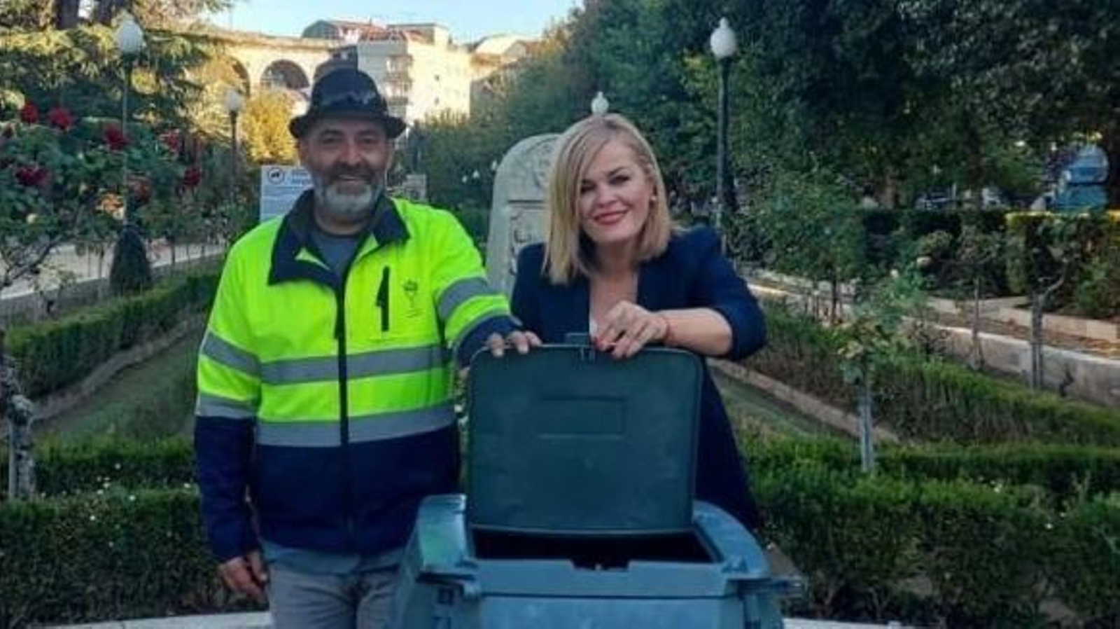 A alcaldesa, Digna Rivas, e o concelleiro de Infraestruturas e Sostibilidade, Roberto Villar.