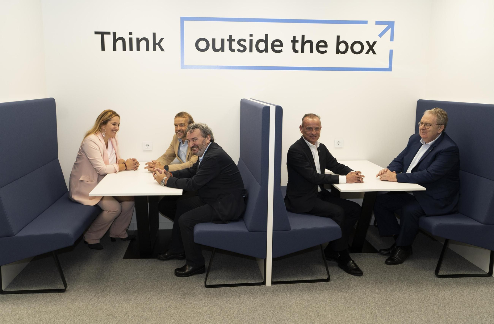 El nuevo espacio de Abanca Innova se presentó ayer en la central de García Barbón.