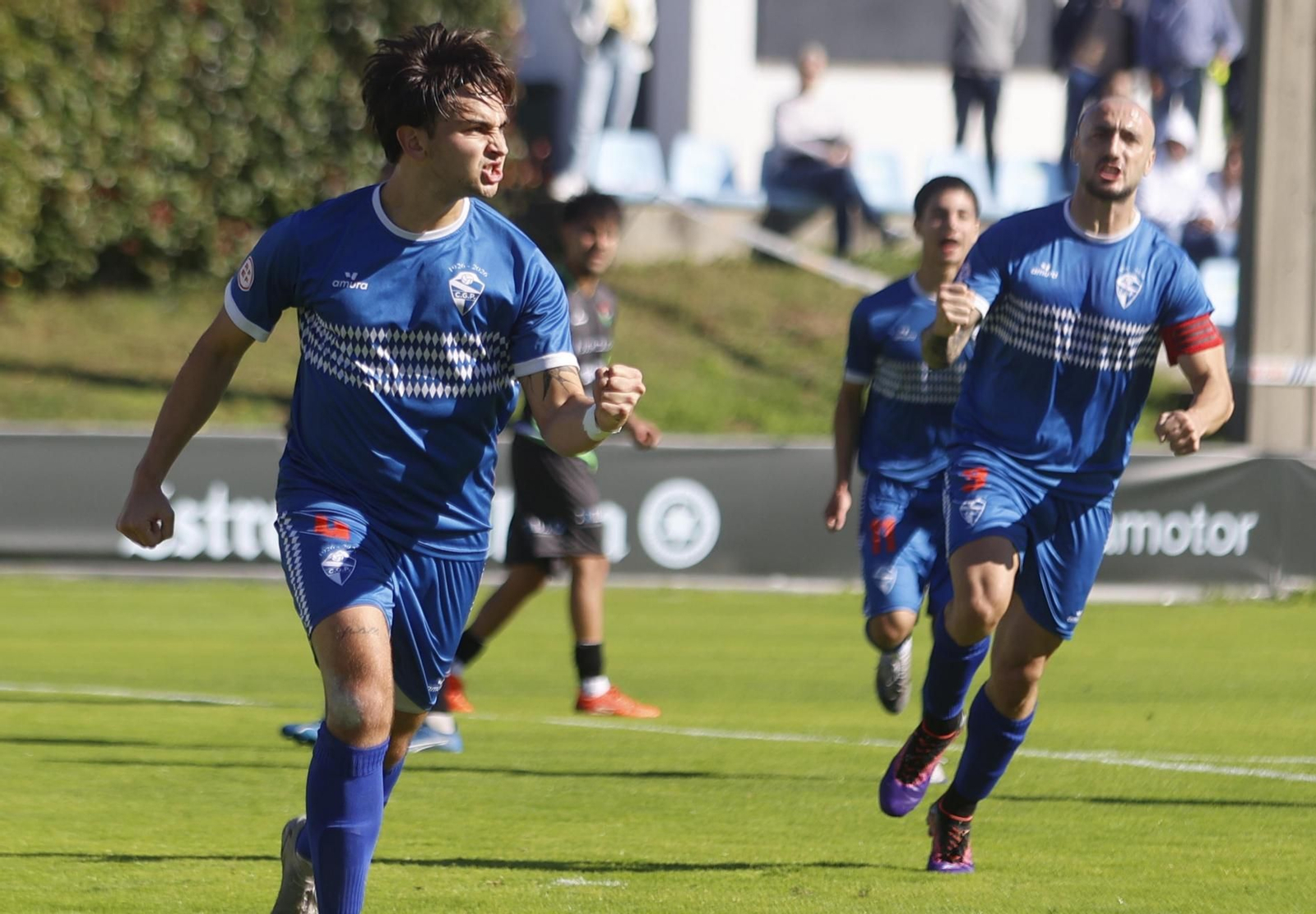 Fran López celebra el gol que dio la victoria al Gran Peña.